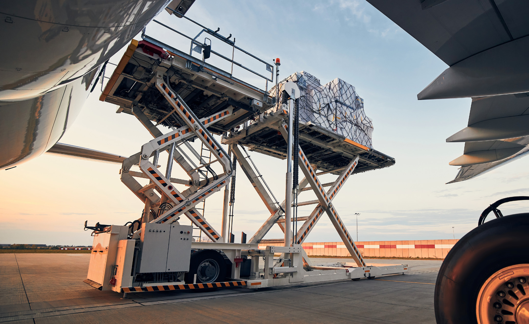 Expert-driven supply chain support and data integration